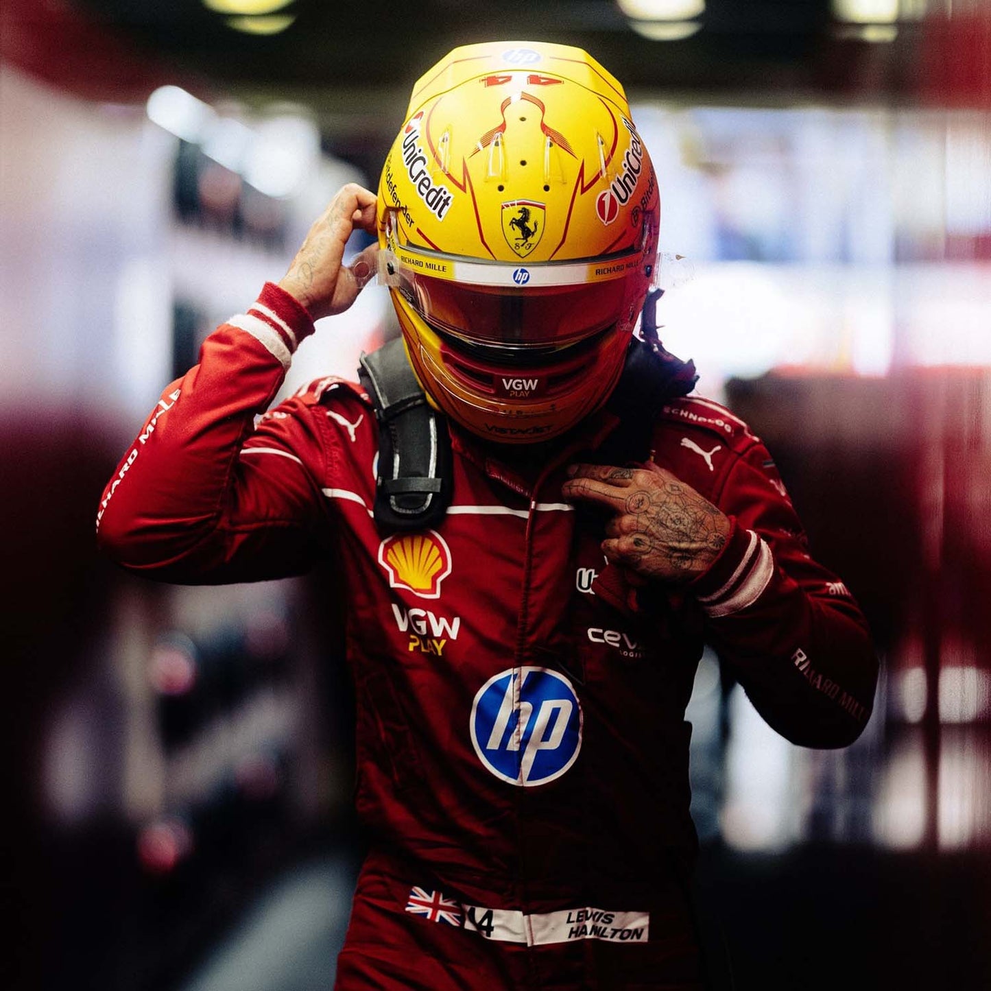 MINI HELMET IN SCALE 1:5 LEWIS HAMILTON SCUDERIA FERRARI 2025 LIMITED EDITION