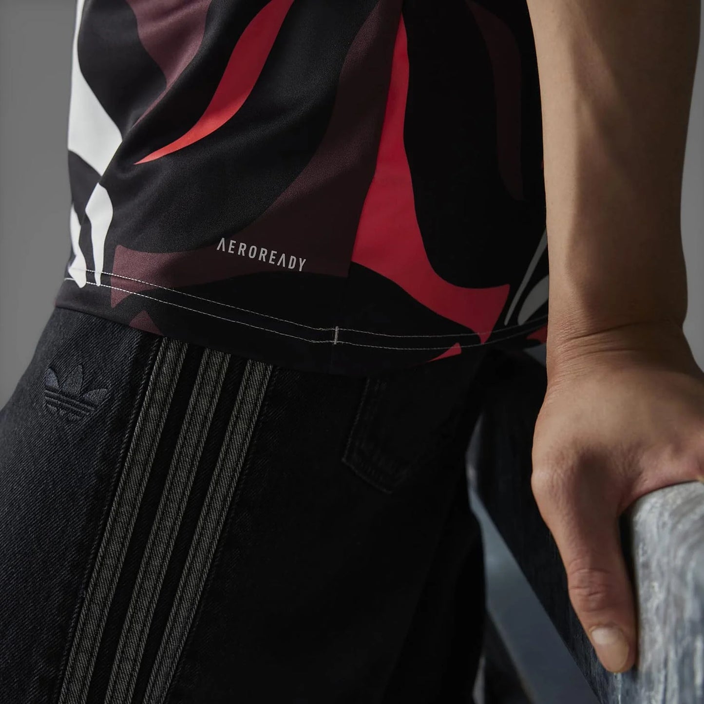 MERCEDES AMG PETRONAS F1 2025 TEAM SE TEE 2025-MIAMI EDITION